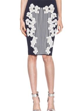 Diane von Furstenberg Navy/White Floral Kacee Twill Pencil Skirt (M)